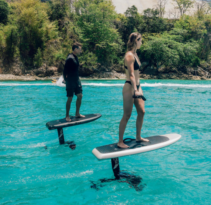Couple on eFoils